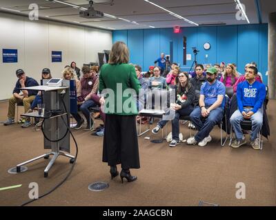 Des Moines, Iowa, USA. 21st Nov, 2019. MARIANNE WILLIAMSON talks to a group of about 50 Iowans during a campaign appearance at the Central Public Library in Des Moines. Williamson, an author, activist, and spiritual leader, is running to be the Democratic nominee for the US Presidency in the 2020 election. Iowa hosts the first presidential selection event of the 2020 election cycle. The Iowa caucuses are on February 3, 2020. Credit: Jack Kurtz/ZUMA Wire/Alamy Live News Stock Photo