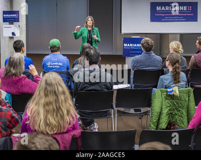 Des Moines, Iowa, USA. 21st Nov, 2019. MARIANNE WILLIAMSON talks to a group of about 50 Iowans during a campaign appearance at the Central Public Library in Des Moines. Williamson, an author, activist, and spiritual leader, is running to be the Democratic nominee for the US Presidency in the 2020 election. Iowa hosts the first presidential selection event of the 2020 election cycle. The Iowa caucuses are on February 3, 2020. Credit: Jack Kurtz/ZUMA Wire/Alamy Live News Stock Photo