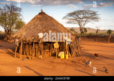Ethiopia, South Omo, Turmi, Hamar tribal village, cats and chicken in compound outside traditional wooden house with thatched roof Stock Photo