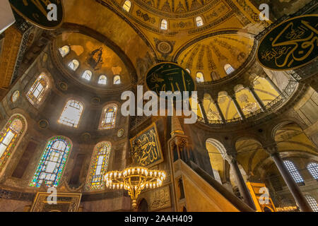 HAGIA SOPHIA ISTANBUL TURKEY INTERIOR THE APSE MOSAIC VIRGIN AND CHILD PAINTED ON THE SMALLER DOME MINBAR OR PULPIT IN THE FOREGROUND Stock Photo