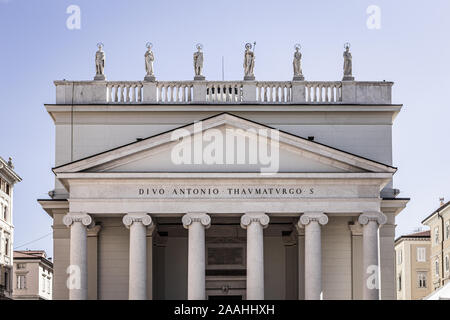 Close up view of the entrance of the catholic church Sant Antonio Taumaturgo located at the tourist spot Piazza Sant'Antonio Nuovo near the canal gran Stock Photo