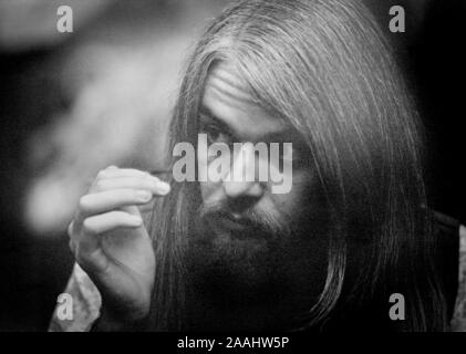 Leon Russell (Lawton,Oklahoma, 2 april 1942 - Nashville, 13 November 2016) during an interview, Amsterdam, 1969 Stock Photo