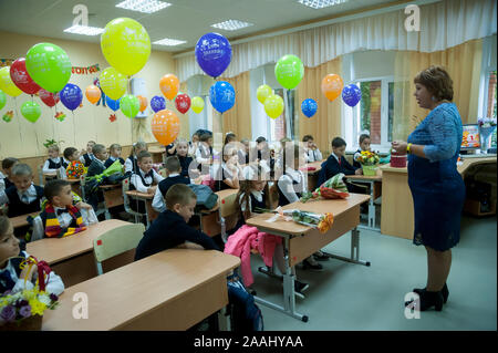 Tyumen, Russia - September 1, 2019: Gymnasium number 5. Students of elementary school in uniform in classroom at knowledge day - September First Stock Photo