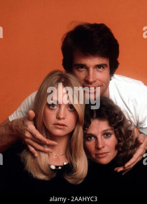 WARREN BEATTY, JULIE CHRISTIE and GOLDIE HAWN in SHAMPOO (1975), directed by HAL ASHBY. Credit: COLUMBIA PICTURES / Album Stock Photo