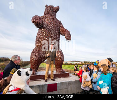 Unveiling of a 5m high bear sculpture to celebrate life of naturalist John Muir by sculptor Andy Scott, Dunbar, East Lothian, Scotland, UK Stock Photo