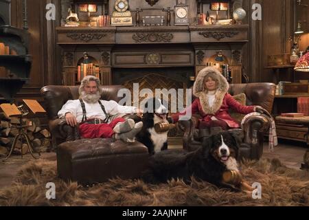 KURT RUSSELL and GOLDIE HAWN in THE CHRISTMAS CHRONICLES (2018), directed by CLAY KAYTIS. Credit: 1492 PICTURES/MADHOUSE ENTERTAINMENT / Album Stock Photo
