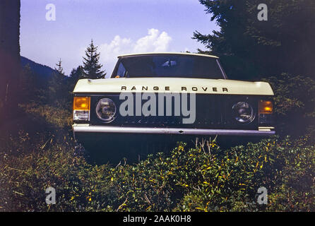Range Rover color sahara dust,1976 Stock Photo