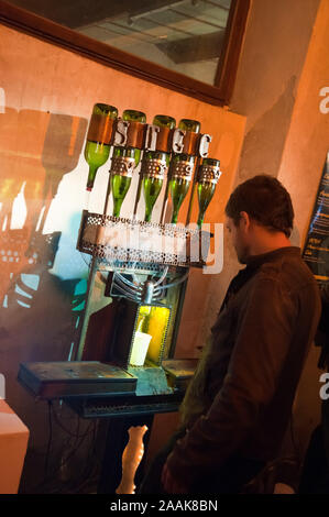 Wien, Roboexotica, Roboter mixen Drinks