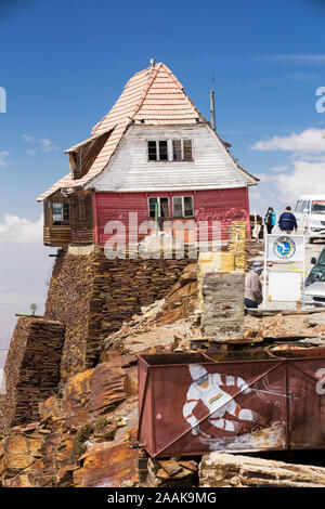 The old ski club hut on the peak of Chacaltaya (5,395m), until 2009 Chacaltaya had a glacier which supported the worlds highest ski lift at over 17,00 Stock Photo
