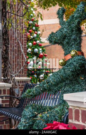 Christmas decorations at The Shoppes at Webb Gin retail shopping center in Lawrenceville, Georgia. (USA) Stock Photo