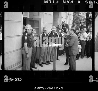 Governor George Wallace attempting to block Integration by standing defiantly at Door while being confronted by Deputy U.S. Attorney General Nicholas Katzenbach, University of Alabama, Tuscaloosa, Alabama, USA, photograph by Warren K. Leffler, June 11, 1963 Stock Photo