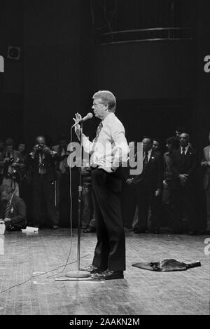 Democratic Presidential Nominee Jimmy Carter speaking to Crowd at College Campaign Stop, Brooklyn, New York, USA, photograph by Thomas J. O'Halloran, September 1976 Stock Photo