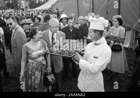 U.S. President Dwight Eisenhower and First Lady Mamie Eisenhower at Presidential Campaign Kick-Off Picnic at their Farm, Gettysburg, Pennsylvania, USA, photograph by Thomas J. O'Halloran, September 12, 1956 Stock Photo