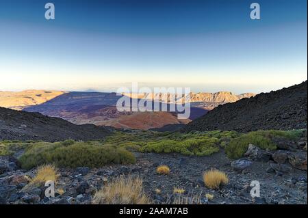 The hiking trail from the peak of the Teide to the TF-21 Stock Photo