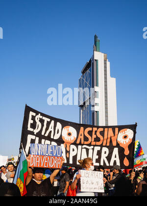 Santiago, Chile. 22nd NOV, 2019 Demonstrators holding a placard against the government of Sebastian Piñera Stock Photo