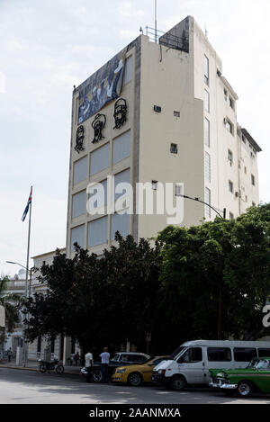 High on the wall are three stylized portraits of three leaders of the 1959 Cuban Revolution, Julio Antonio Mella, Camilo Cienfuegos and Che Guevara Stock Photo