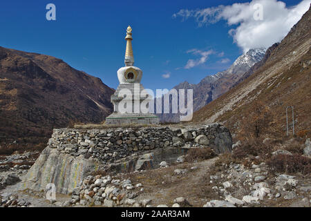 buddhist stupa in the himalayan mountains Stock Photo