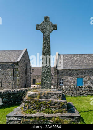 Old stone cross against the sky Stock Photo - Alamy