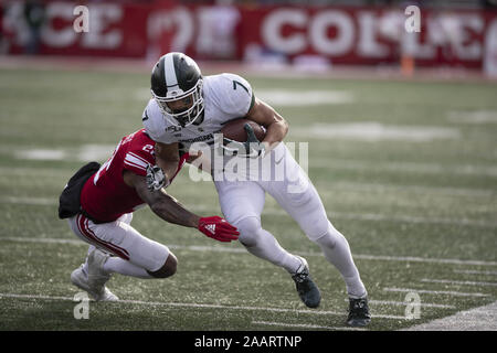 Piscataway, New Jersey, USA. 23rd Nov, 2019. Rutgers DAMON HAYES defends against Michigan State's CODY WHITE during game action at SHI Stadium in Piscataway, New Jersey. Michigan State shut out Rutgers 27-0 Credit: Brian Branch Price/ZUMA Wire/Alamy Live News Stock Photo