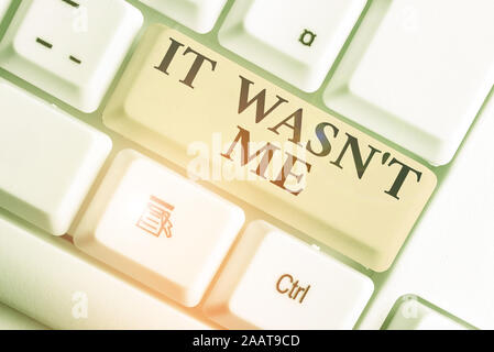 Handwriting text It Wasn T Me. Conceptual photo Deny something to refuse to admit or accept something Stock Photo