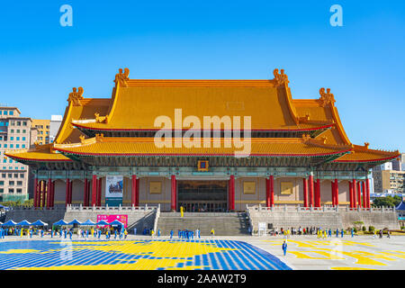 The National Taiwan Democracy Memorial Hall Park. Text in Chinese on the architecture is ' National Chiang Kai-shek Memorial Hall '. Taipei, Taiwan Stock Photo