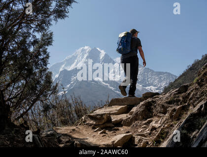 Woman trekking in the Himalayas near Namche Bazaar, Solo Khumbu, Nepal Stock Photo