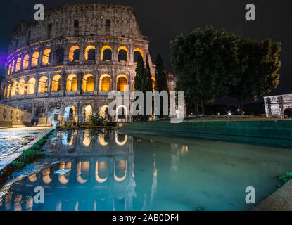 Mirror Colosseum (giochi di luce colosseo) Stock Photo
