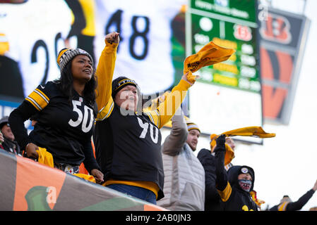 Cincinnati, OH, USA. 24th Nov, 2019. Benny Snell (24) of the Pittsburgh  Steelers reacts to fans during NFL football game action between the Pittsburgh  Steelers and the Cincinnati Bengals at Paul Brown