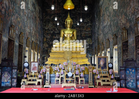 Religious places - Buddhism Thailand Bangkok Wat Suthat Thepwararam, sitting Buddha with Karana Mudra Stock Photo