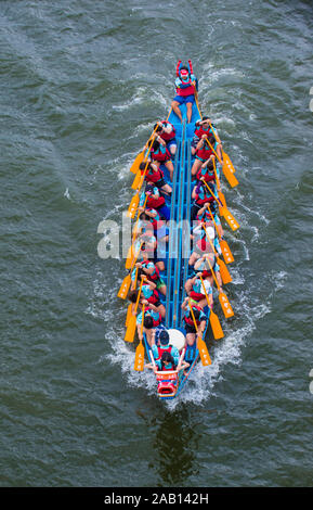 Dragonboat team racing during the 2019 Taipei Dragon Boat festival in Taipei Taiwan Stock Photo