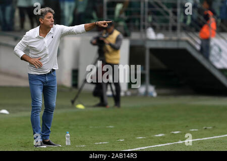 Players of Gremio during the game between Palmeiras and Gremio for the 34th  round of the Brazilian league, known locally as Campeonato Brasiliero. The  game took place at the Allianz Parque in