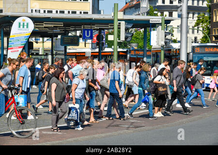 Fußgängerüberweg, Jahnplatz, Bielefeld, Nordrhein-Westfalen, Deutschland Stock Photo