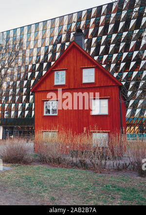 Traditional timber Falun red house in front of the Aula Medica, Karolinska Institute (Karolinska Institutet), Solna, Stockholm, Sweden Stock Photo