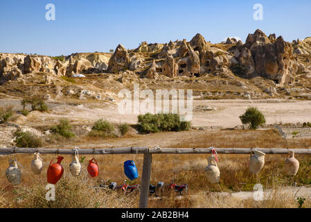 Ceramic pottery and rock formations of mountain ridges, valleys and pinnacles at Göreme National Park, Cappadocia, Turkey Stock Photo