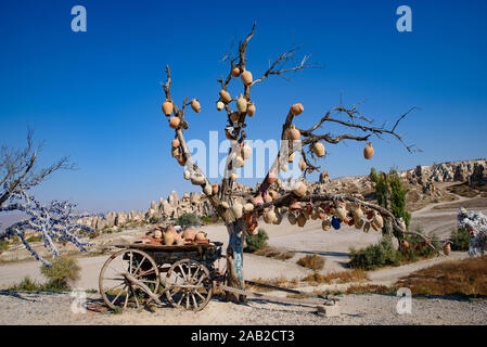 Ceramic pottery and rock formations of mountain ridges, valleys and pinnacles at Göreme National Park, Cappadocia, Turkey Stock Photo