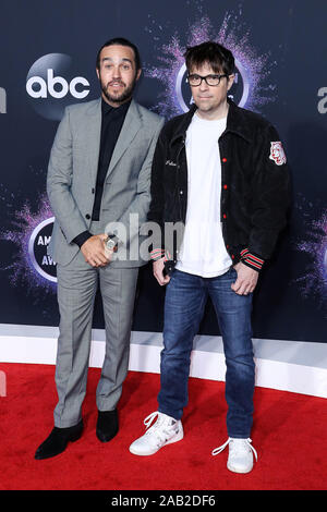 Los Angeles, United States. 24th Nov, 2019. Pete Wentz and Rivers Cuomo arrive at the 2019 American Music Awards held at Microsoft Theatre L.A. Live on November 24, 2019 in Los Angeles, California, United States. (Photo by Xavier Collin/Image Press Agency) Credit: Image Press Agency/Alamy Live News Stock Photo