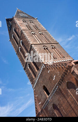 Die Sankt Marienkirche im Zentrum der Altstadt von Wismar |The St. Mary's Church in the center of the old town of Wismar| Stock Photo