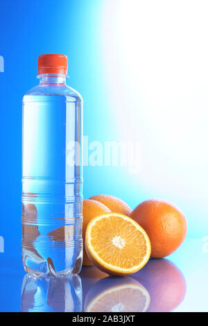 Mineralwasser mit Orangen