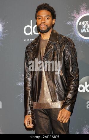 Chadwick Boseman poses in the press room of the 2019 American Music Awards, AMAs, at Microsoft Theatre in Los Angeles, USA, on 25 November 2019. | usage worldwide Stock Photo