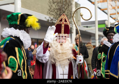 Eindhoven, The Netherlands, November 23rd 2019. Sinterklaas wearing his red costume and waving at the children and parents, surrounded by de pieten in Stock Photo