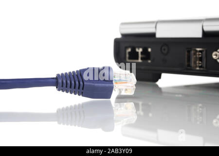 Notebook mit Netzwerkkabel |Laptop with network cable| Stock Photo