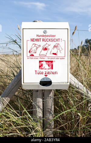 T¸tenspender f¸r Hundekot am Strand von Prerow |Bag dispensers for dog waste on the beach of Prerow| Stock Photo