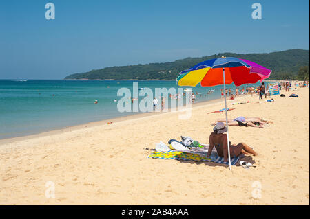 16.11.2019, Phuket, Thailand, Asia - Holidaymakers sunbathe in the sand on Karon Beach. Stock Photo