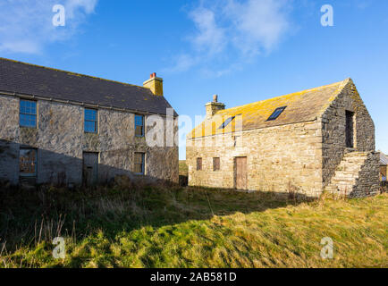 Abandoned farm buildings in Burwick, South Ronaldsay, Orkney, UK Stock Photo