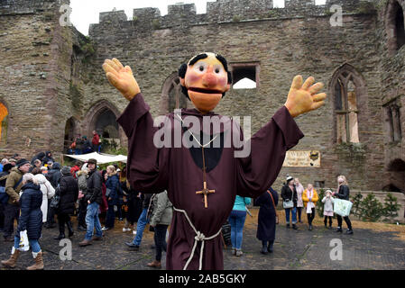 Ludlow Medieval Christmas Fayre 2019 Giant Dancing Puppet Stock Photo