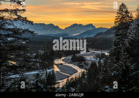 Oberes Isartal im Abendrot Stock Photo