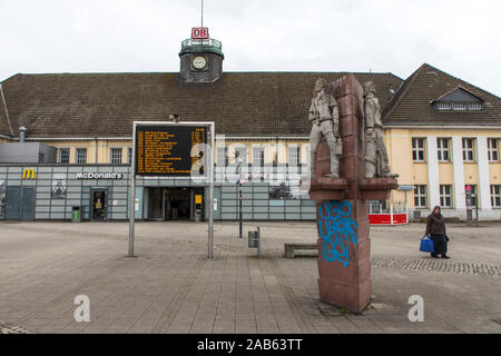 Central station of Herne Wanne-Eickel, worker monument Three men corner of Wilhelm Braun, Stock Photo