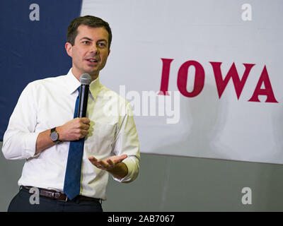 Creston, Iowa, USA. 25th Nov, 2019. Mayor PETE BUTTIGIEG speaks during a campaign event. Buttigieg, the mayor of South Bend, Indiana, is campaigning to the Democratic nominee for the US presidency. Iowa traditionally hosts the the first selection event of the presidential election cycle. The Iowa Caucuses will be on Feb. 3, 2020. Credit: Jack Kurtz/ZUMA Wire/Alamy Live News Stock Photo