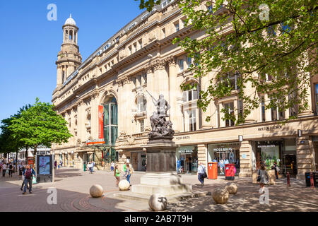 Royal Exchange Theatre and Boer War Memorial, Exchange Street, St. Annes Square, Manchester City centre, Manchester, England, United Kingdom, Europe Stock Photo