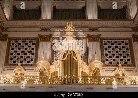 The restored facade of the Wanamaker Grand Court Organ, the largest fully functioning pipe organ in the world. The gilded pipes in the facade are deco Stock Photo